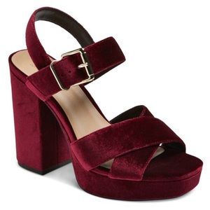 ✨Burgundy Velvet Platform Heels✨